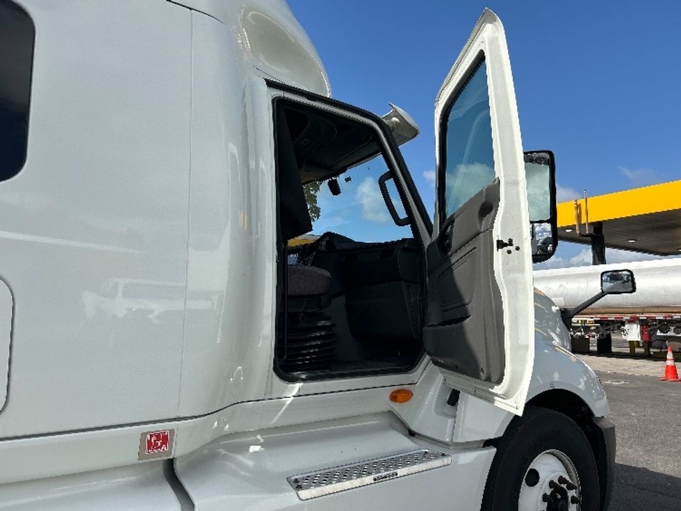 Sleeper Tractor-Heavy Duty Tractors-International-2020-LT625-Medley-FL-569,813\n\t\tmiles-$ 39,250 - Image 13