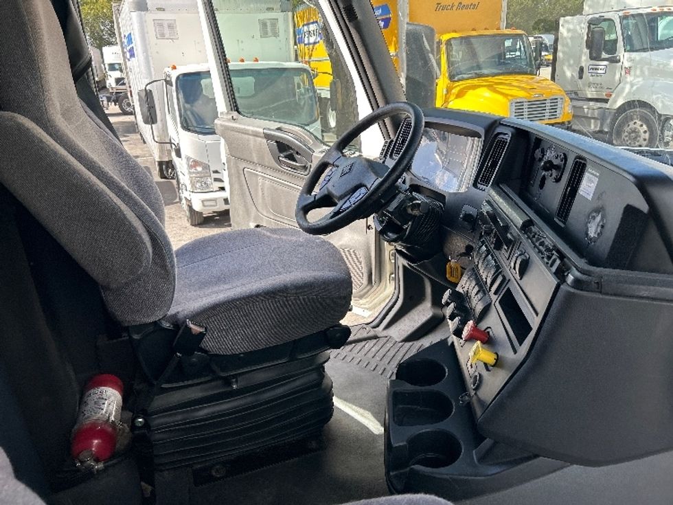 Sleeper Tractor-Heavy Duty Tractors-International-2020-LT625-Medley-FL-569,813\n\t\tmiles-$ 39,250 - Image 15