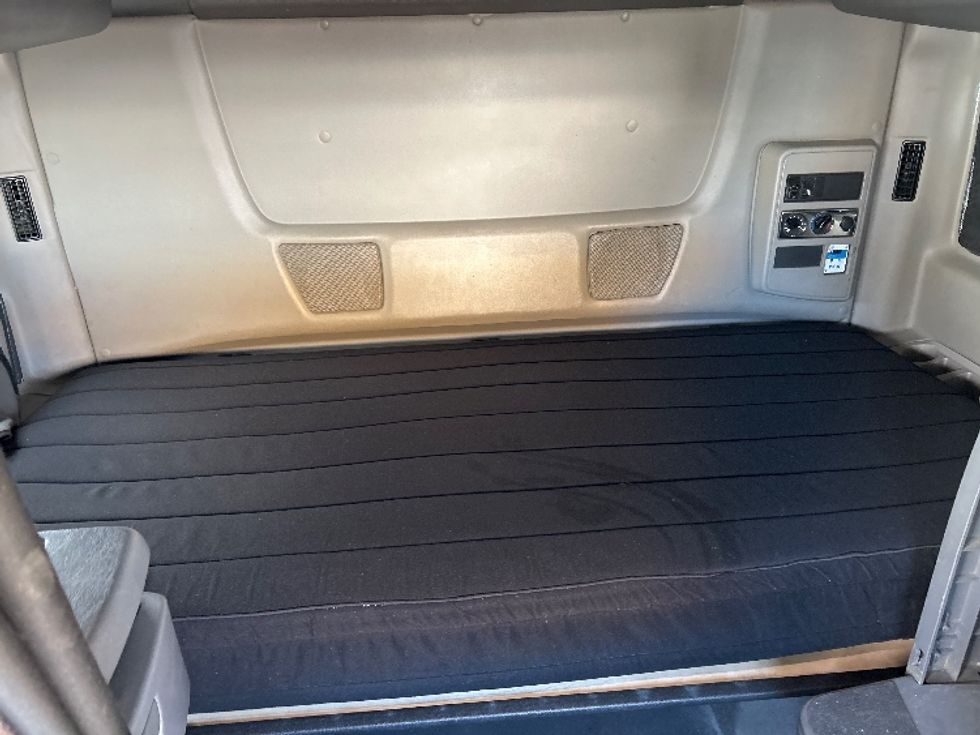 Sleeper Tractor-Heavy Duty Tractors-International-2020-LT625-Medley-FL-569,813\n\t\tmiles-$ 39,250 - Image 16