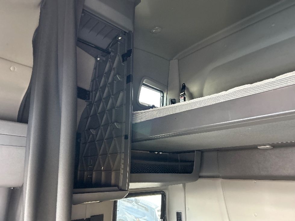 Sleeper Tractor-Heavy Duty Tractors-International-2020-LT625-Medley-FL-569,813\n\t\tmiles-$ 39,250 - Image 19