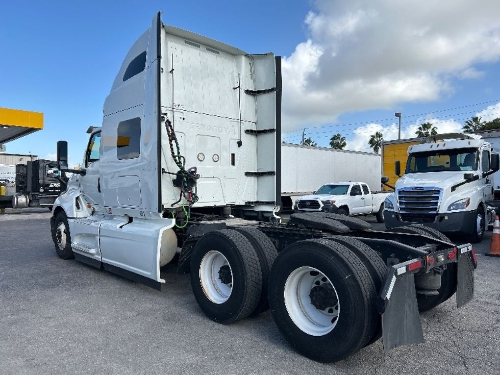 Sleeper Tractor-Heavy Duty Tractors-International-2020-LT625-Medley-FL-569,813\n\t\tmiles-$ 39,250 - Image 5