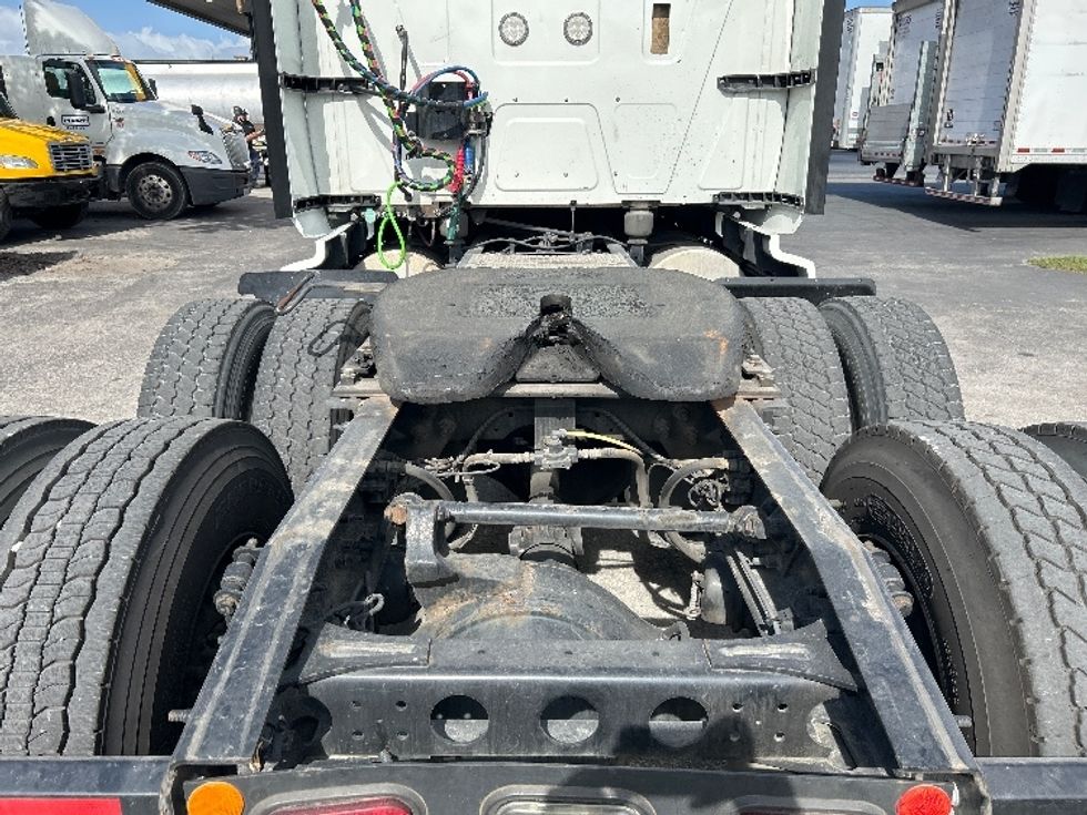 Sleeper Tractor-Heavy Duty Tractors-International-2020-LT625-Medley-FL-569,813\n\t\tmiles-$ 39,250 - Image 6