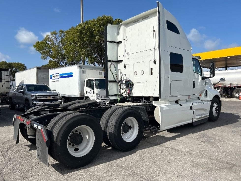 Sleeper Tractor-Heavy Duty Tractors-International-2020-LT625-Medley-FL-569,813\n\t\tmiles-$ 39,250 - Image 7