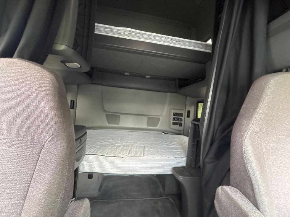 Sleeper Tractor-Heavy Duty Tractors-International-2020-LT625-Middlefield-OH-342,261\n\t\tmiles-$ 58,750 - Image 16