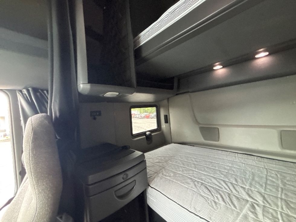 Sleeper Tractor-Heavy Duty Tractors-International-2020-LT625-Middlefield-OH-342,261\n\t\tmiles-$ 58,750 - Image 18