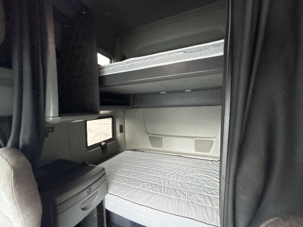 Sleeper Tractor-Heavy Duty Tractors-International-2020-LT625-Middlefield-OH-342,261\n\t\tmiles-$ 58,750 - Image 22