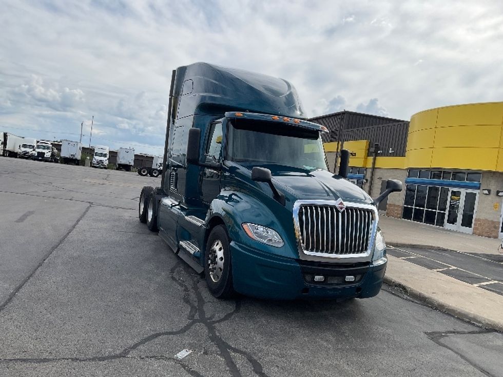 Sleeper Tractor-Heavy Duty Tractors-International-2020-LT625-Milwaukee-WI-497,424\n\t\tmiles-$ 29,000 - Image 1