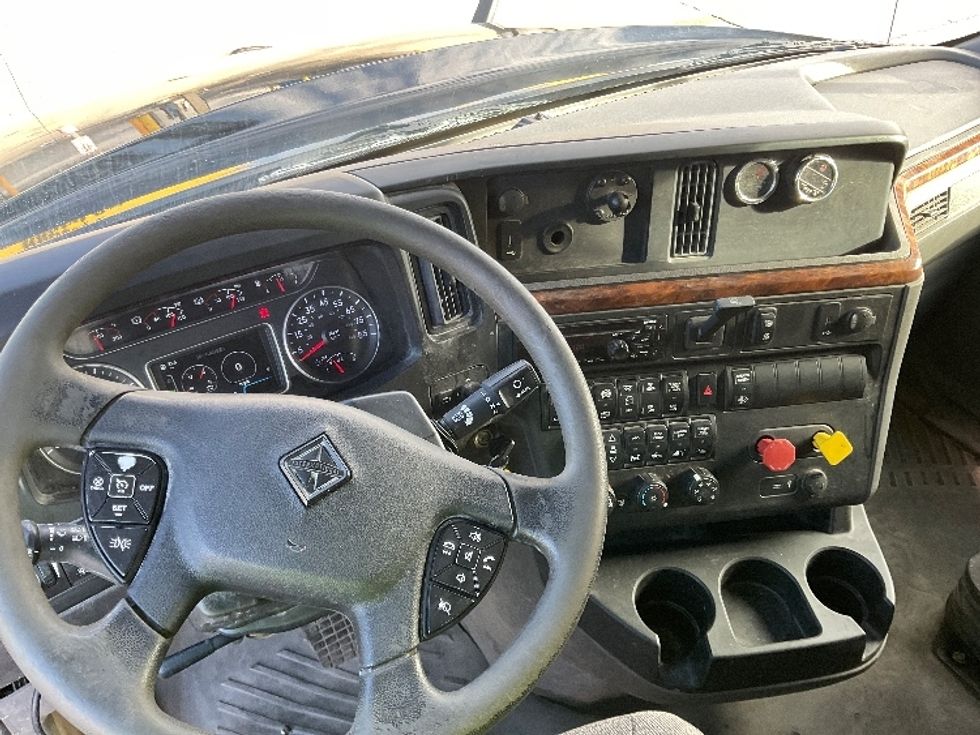Sleeper Tractor-Heavy Duty Tractors-International-2020-LT625-Milwaukee-WI-627,975\n\t\tmiles-$ 32,750 - Image 11