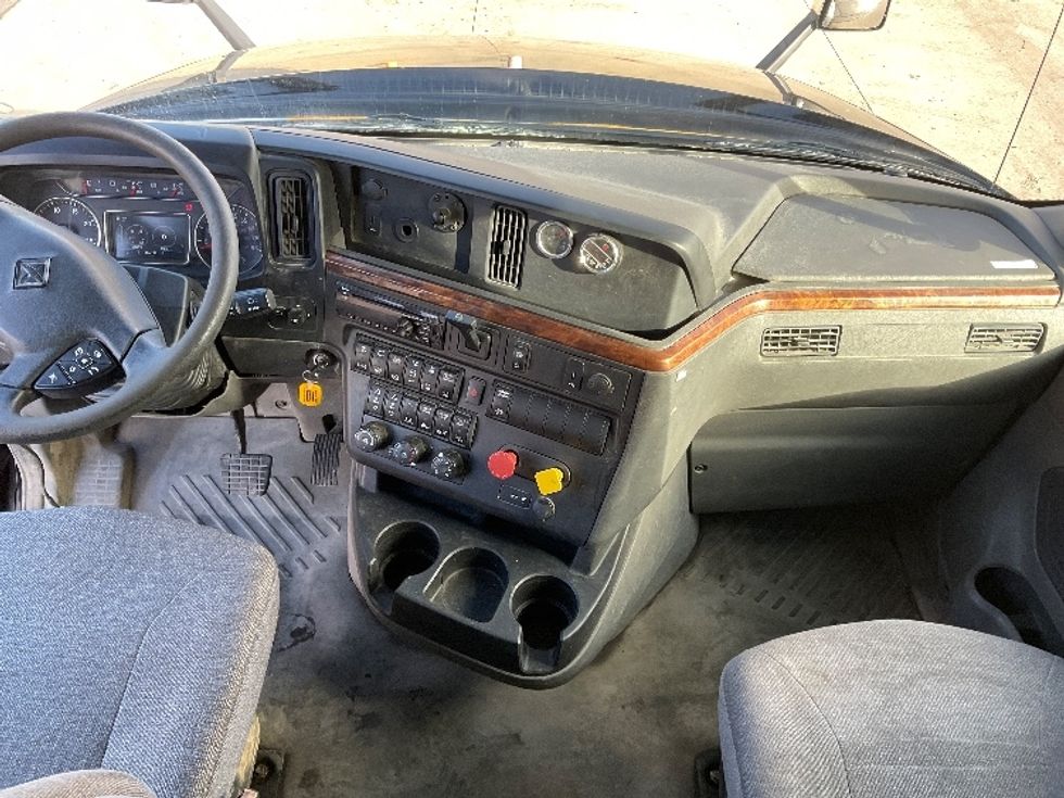Sleeper Tractor-Heavy Duty Tractors-International-2020-LT625-Milwaukee-WI-627,975\n\t\tmiles-$ 32,750 - Image 12