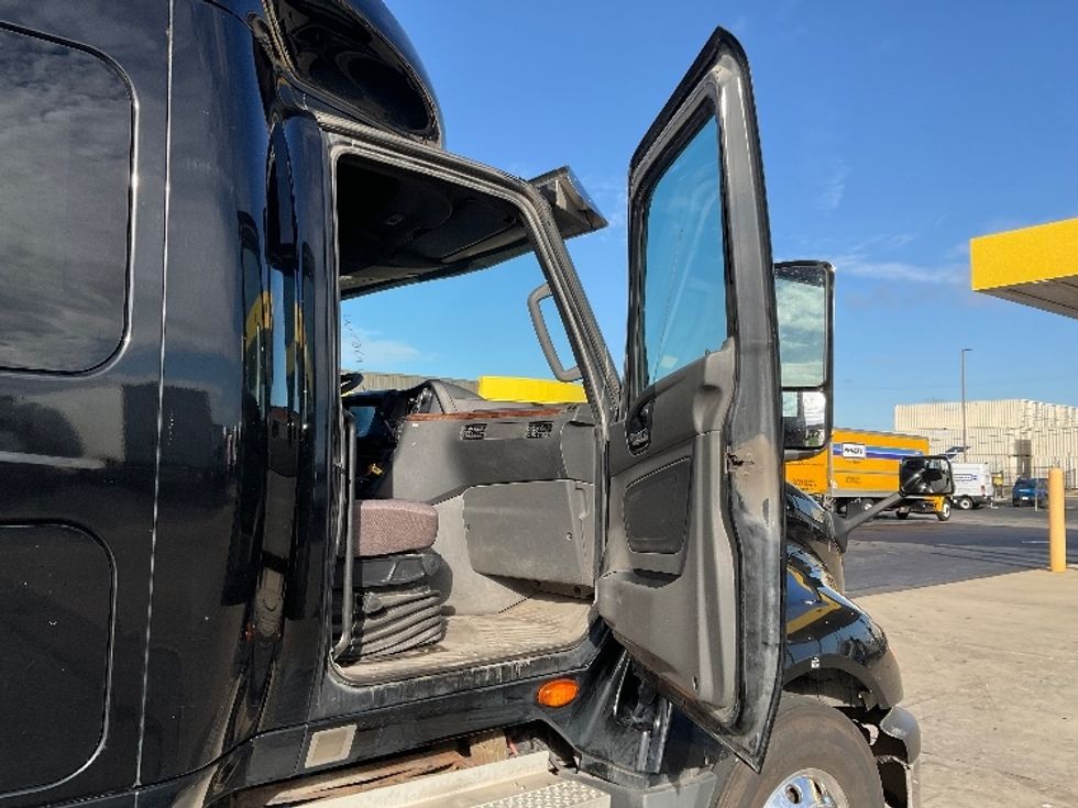 Sleeper Tractor-Heavy Duty Tractors-International-2020-LT625-Milwaukee-WI-627,975\n\t\tmiles-$ 32,750 - Image 13