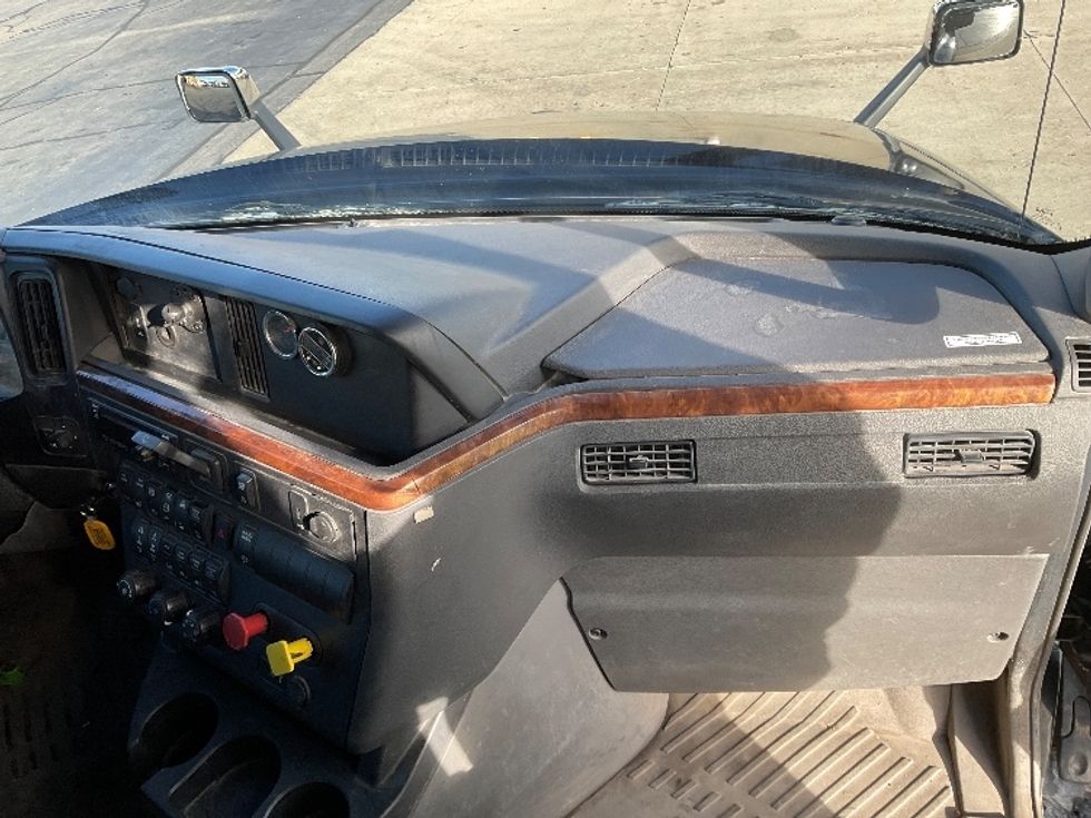 Sleeper Tractor-Heavy Duty Tractors-International-2020-LT625-Milwaukee-WI-627,975\n\t\tmiles-$ 32,750 - Image 14