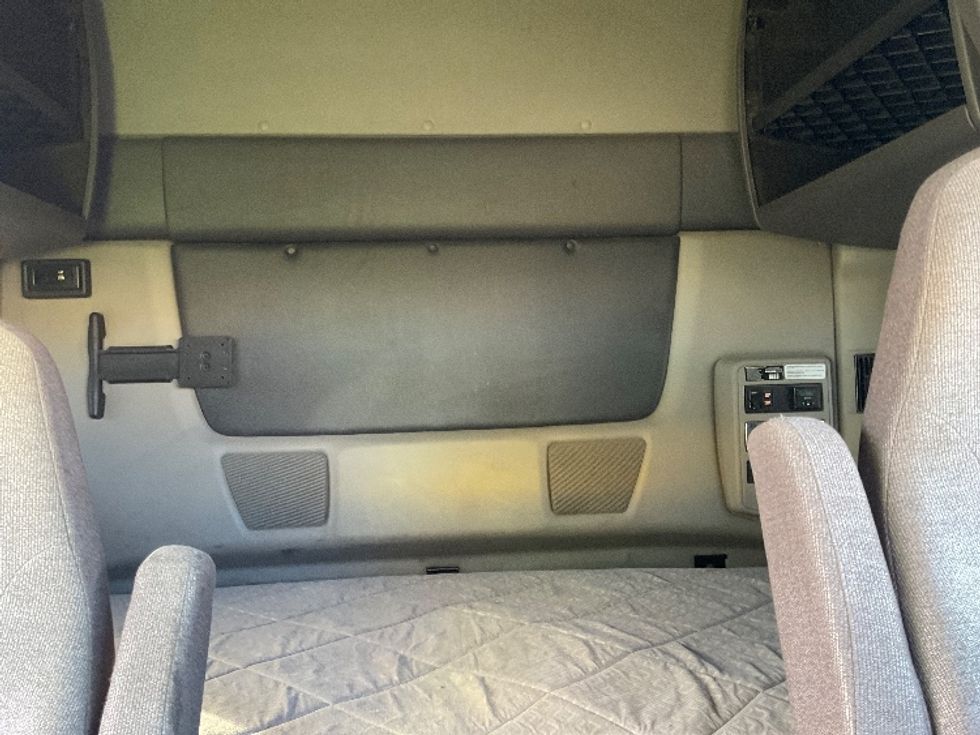 Sleeper Tractor-Heavy Duty Tractors-International-2020-LT625-Milwaukee-WI-627,975\n\t\tmiles-$ 32,750 - Image 16