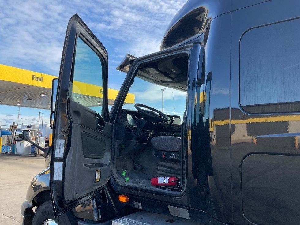 Sleeper Tractor-Heavy Duty Tractors-International-2020-LT625-Milwaukee-WI-627,975\n\t\tmiles-$ 32,750 - Image 9