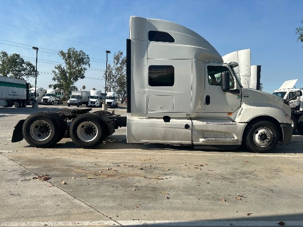 Sleeper Tractor-Heavy Duty Tractors-International-2020-LT625-Mira Loma-CA-533,062\n\t\tmiles-$ 15,000 - Image 1