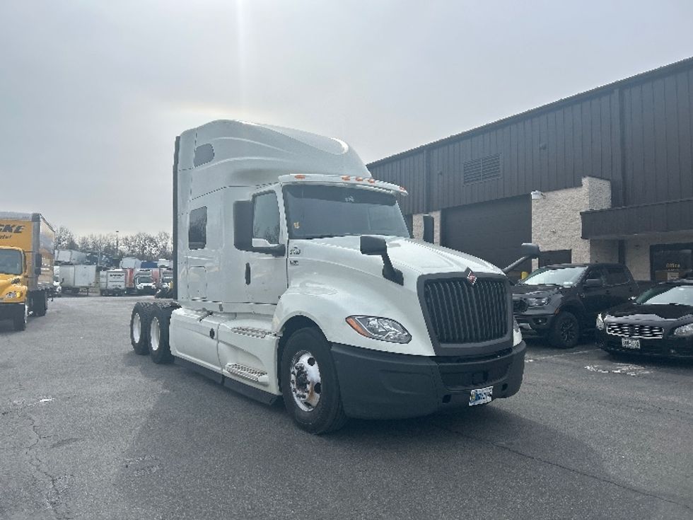 Sleeper Tractor-Heavy Duty Tractors-International-2020-LT625-Montgomery-NY-430,813\n\t\tmiles-$ 44,250 - Image 1