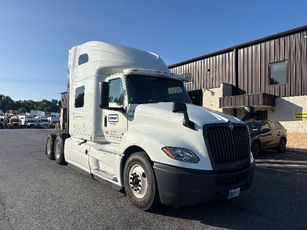 Sleeper Tractor-Heavy Duty Tractors-International-2020-LT625-Montgomery-NY-480,001\n\t\tmiles-$ 52,000 - Image 1