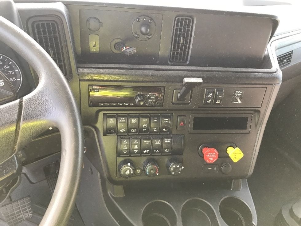 Sleeper Tractor-Heavy Duty Tractors-International-2020-LT625-Mount Hope-OH-471,243\n\t\tmiles-$ 46,500 - Image 12