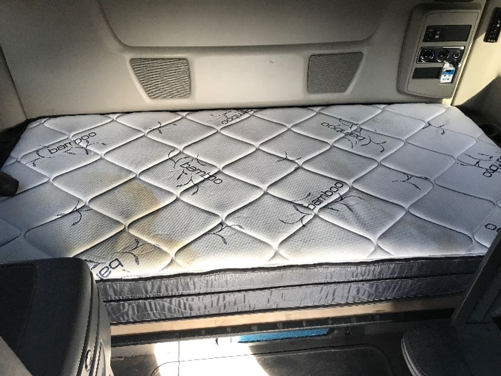 Sleeper Tractor-Heavy Duty Tractors-International-2020-LT625-Mount Hope-OH-471,243\n\t\tmiles-$ 46,500 - Image 17