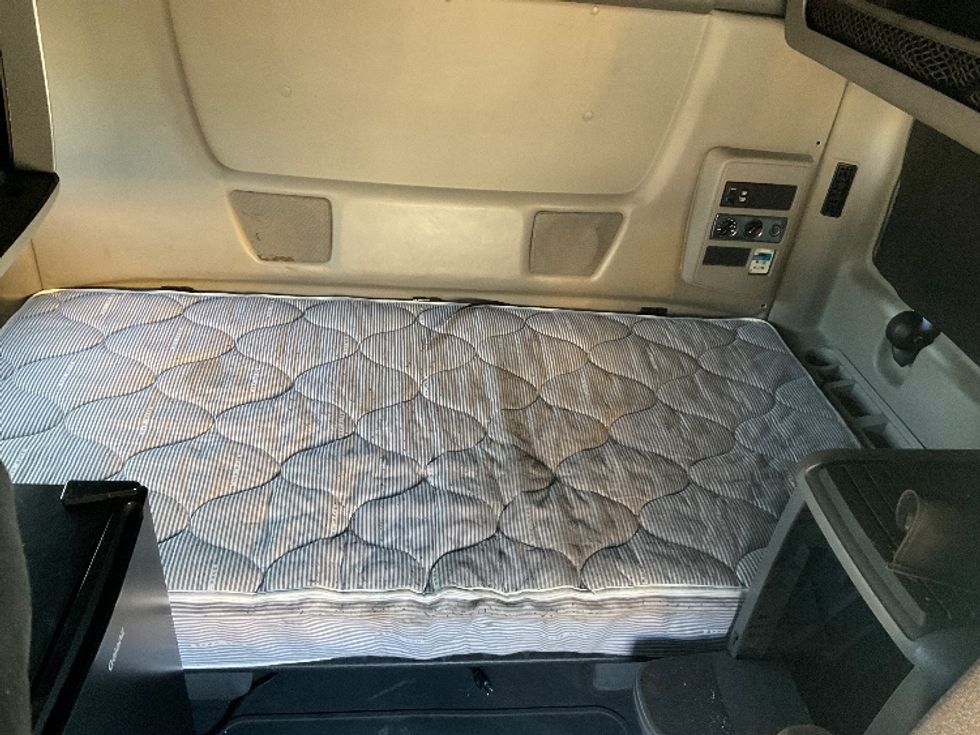 Sleeper Tractor-Heavy Duty Tractors-International-2020-LT625-Mount Pleasant-PA-456,173\n\t\tmiles-$ 52,250 - Image 16