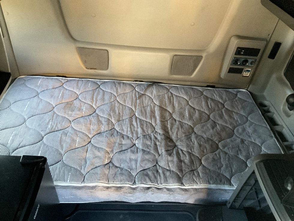 Sleeper Tractor-Heavy Duty Tractors-International-2020-LT625-Mount Pleasant-PA-456,173\n\t\tmiles-$ 52,250 - Image 17