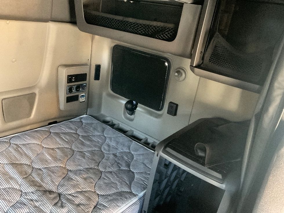 Sleeper Tractor-Heavy Duty Tractors-International-2020-LT625-Mount Pleasant-PA-456,173\n\t\tmiles-$ 52,250 - Image 18