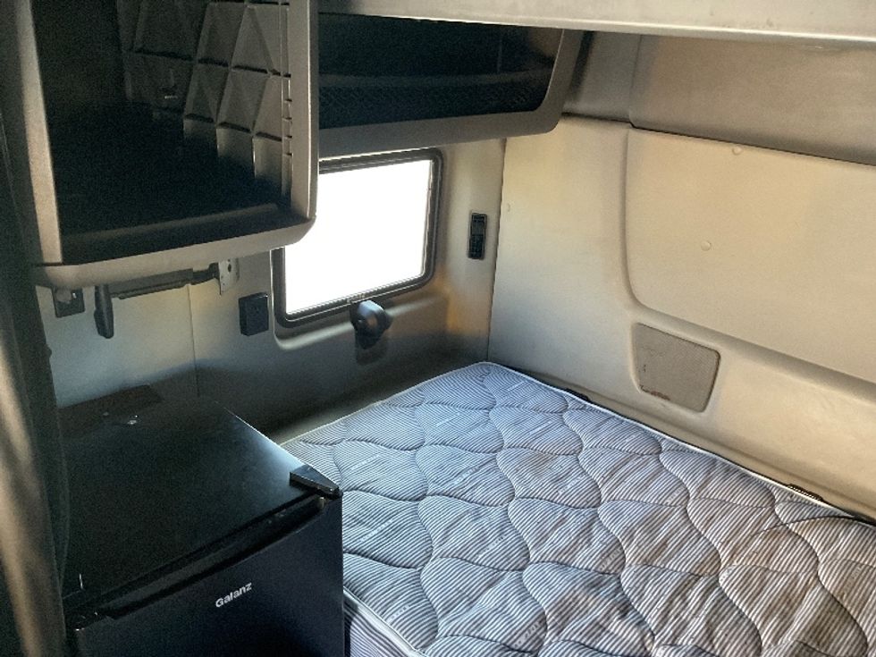 Sleeper Tractor-Heavy Duty Tractors-International-2020-LT625-Mount Pleasant-PA-456,173\n\t\tmiles-$ 52,250 - Image 19