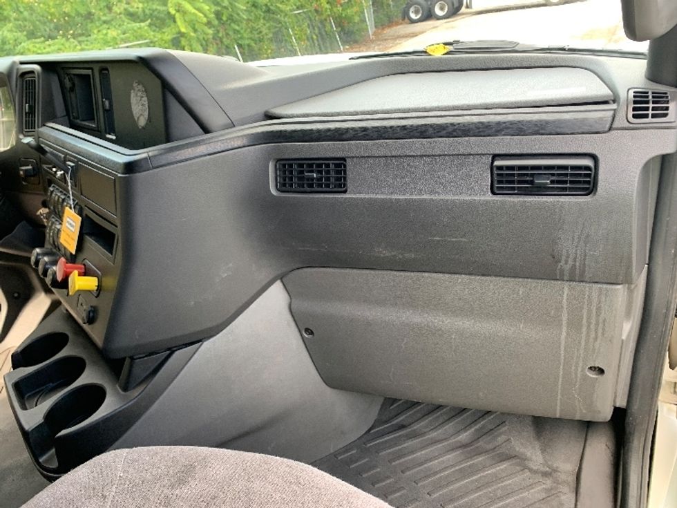 Sleeper Tractor-Heavy Duty Tractors-International-2020-LT625-Nashville-TN-521,844\n\t\tmiles-$ 29,000 - Image 14