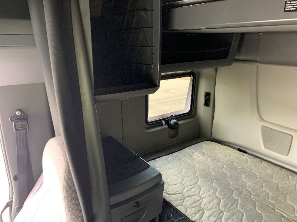 Sleeper Tractor-Heavy Duty Tractors-International-2020-LT625-Nashville-TN-521,844\n\t\tmiles-$ 29,000 - Image 19