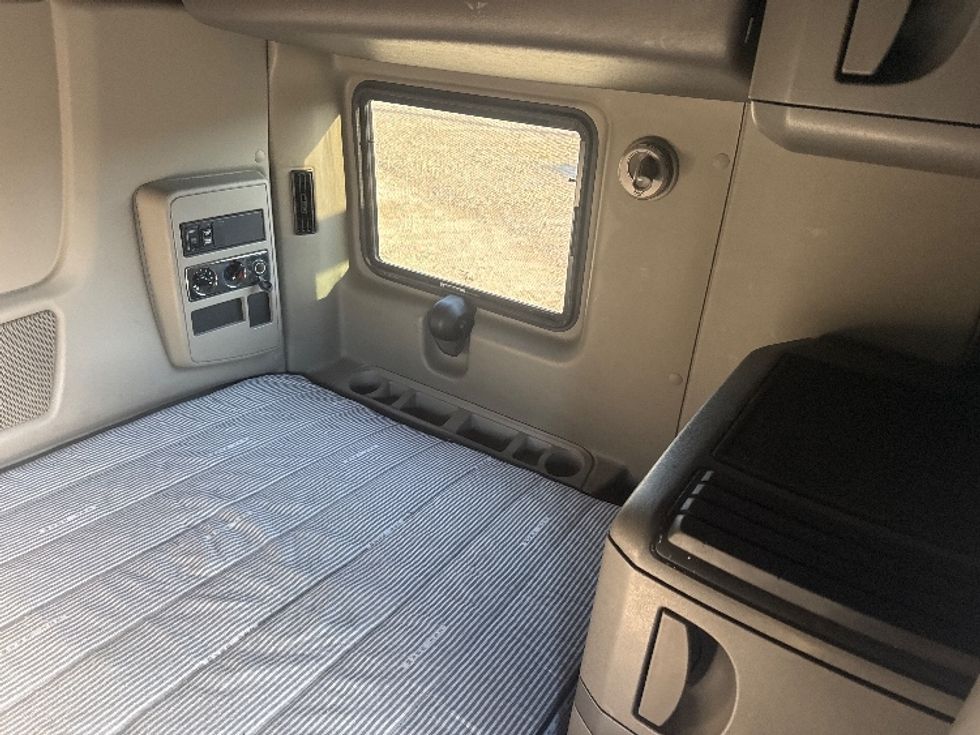 Sleeper Tractor-Heavy Duty Tractors-International-2020-LT625-Newark-OH-549,868\n\t\tmiles-$ 39,000 - Image 17