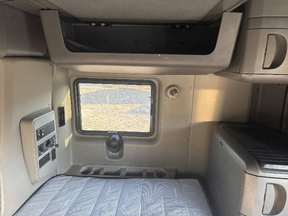 Sleeper Tractor-Heavy Duty Tractors-International-2020-LT625-Newark-OH-549,868\n\t\tmiles-$ 39,000 - Image 18