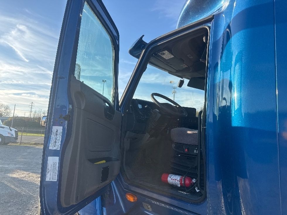 Sleeper Tractor-Heavy Duty Tractors-International-2020-LT625-Newark-OH-549,868\n\t\tmiles-$ 39,000 - Image 9