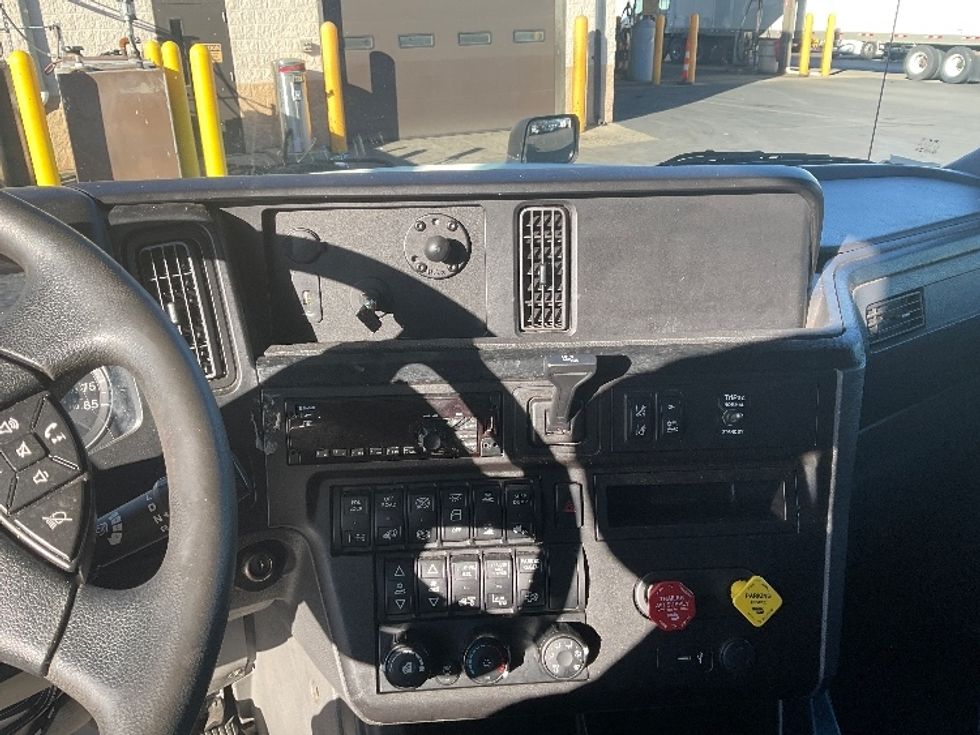 Sleeper Tractor-Heavy Duty Tractors-International-2020-LT625-Obetz-OH-339,000\n\t\tmiles-$ 58,000 - Image 11