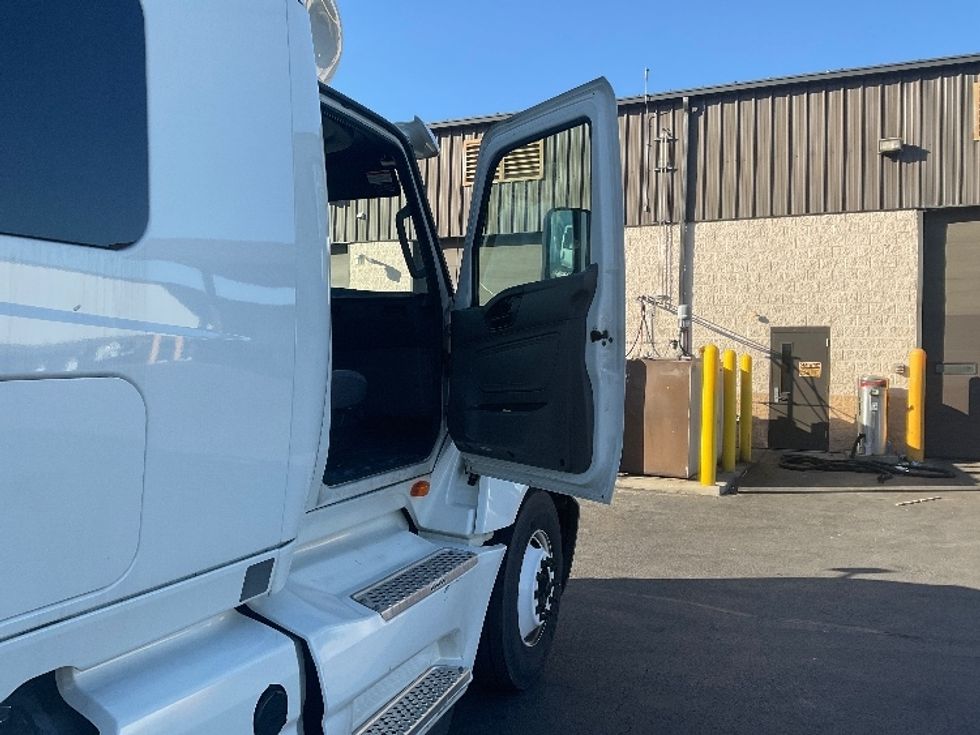 Sleeper Tractor-Heavy Duty Tractors-International-2020-LT625-Obetz-OH-339,000\n\t\tmiles-$ 58,000 - Image 13