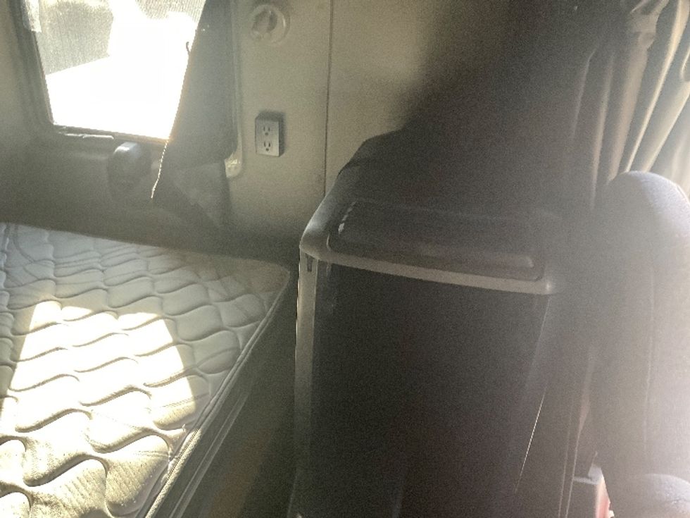 Sleeper Tractor-Heavy Duty Tractors-International-2020-LT625-Obetz-OH-339,000\n\t\tmiles-$ 58,000 - Image 18