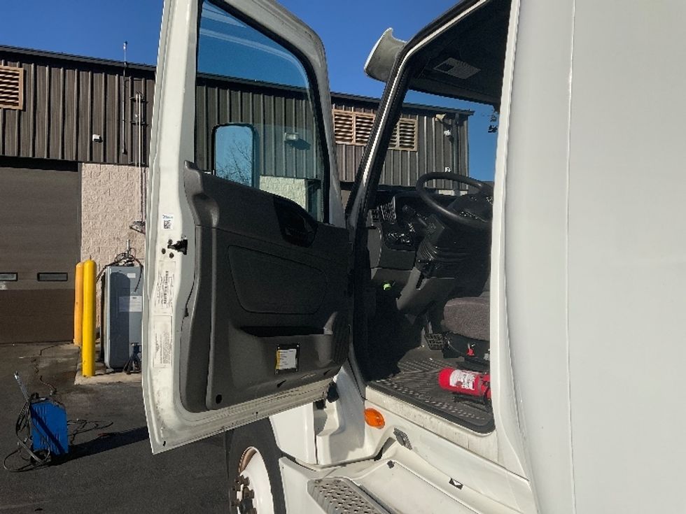 Sleeper Tractor-Heavy Duty Tractors-International-2020-LT625-Obetz-OH-339,000\n\t\tmiles-$ 58,000 - Image 9