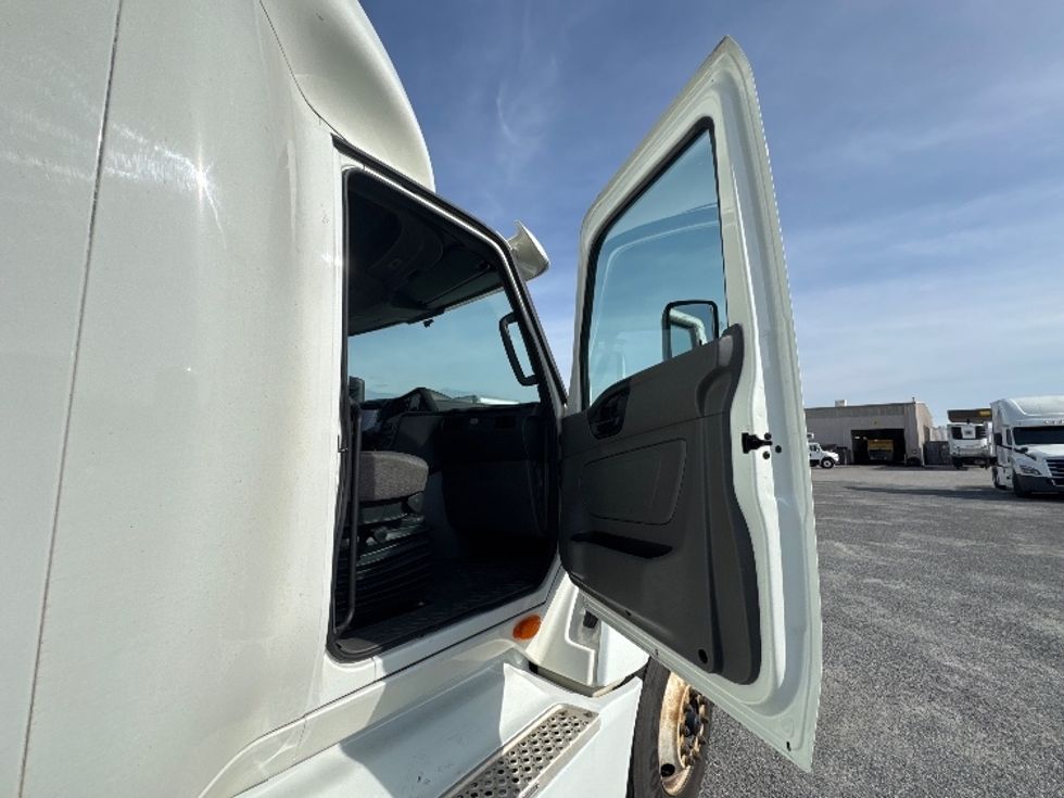 Sleeper Tractor-Heavy Duty Tractors-International-2020-LT625-Ocala-FL-499,495\n\t\tmiles-$ 38,500 - Image 13