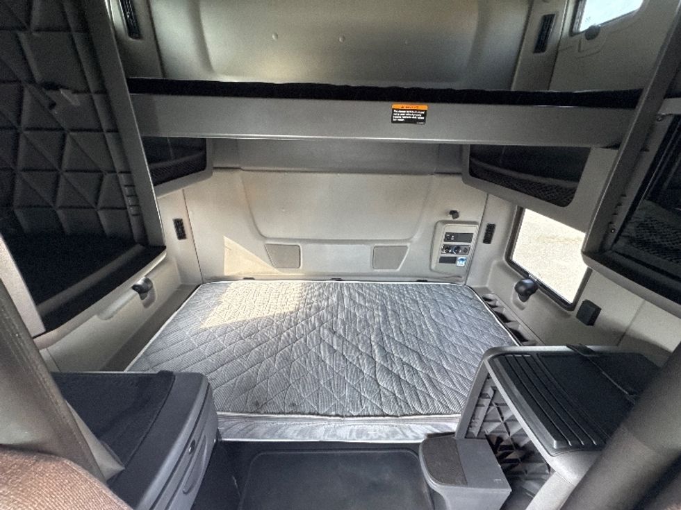 Sleeper Tractor-Heavy Duty Tractors-International-2020-LT625-Ocala-FL-499,495\n\t\tmiles-$ 38,500 - Image 16