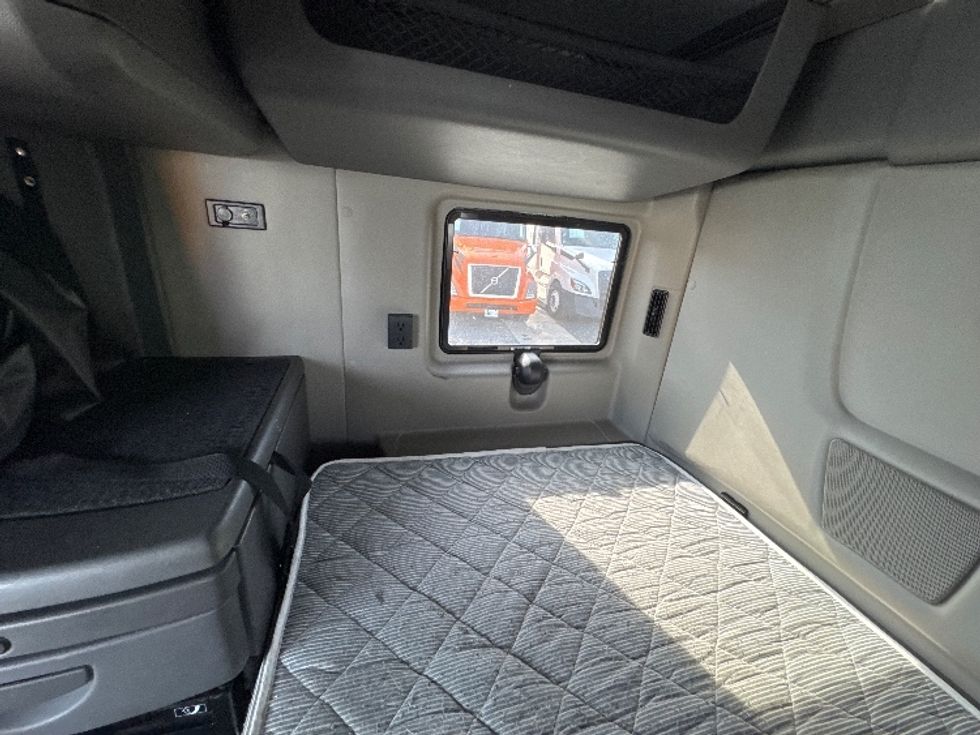 Sleeper Tractor-Heavy Duty Tractors-International-2020-LT625-Ocala-FL-499,495\n\t\tmiles-$ 38,500 - Image 19