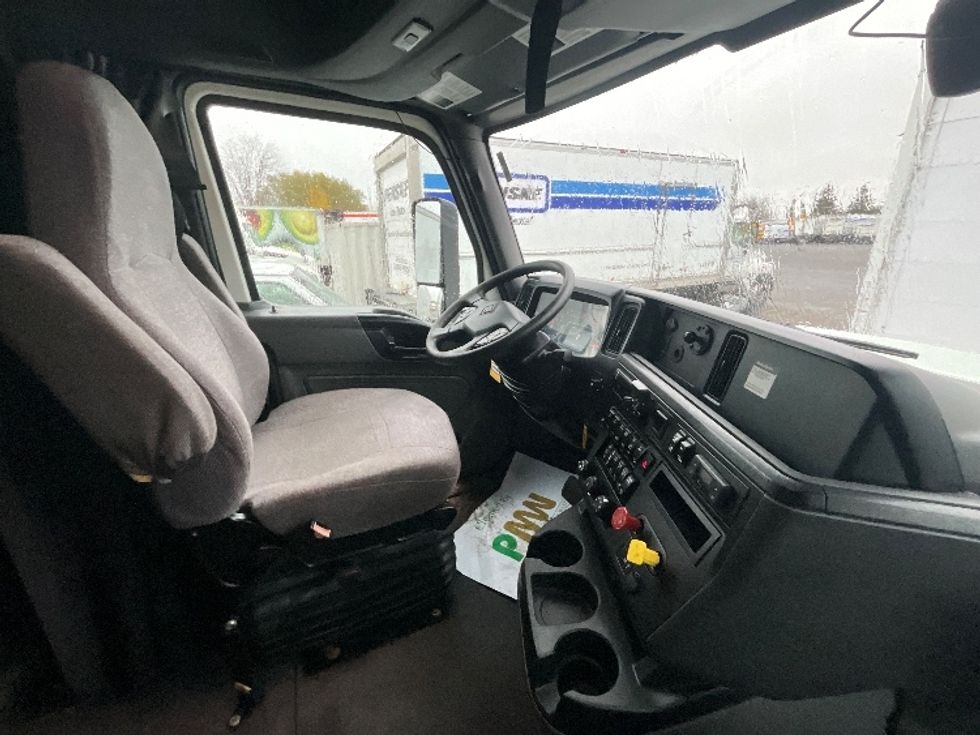 Sleeper Tractor-Heavy Duty Tractors-International-2020-LT625-Ottawa-ON-553,200\n\t\tkm-$ 67,250 - Image 16