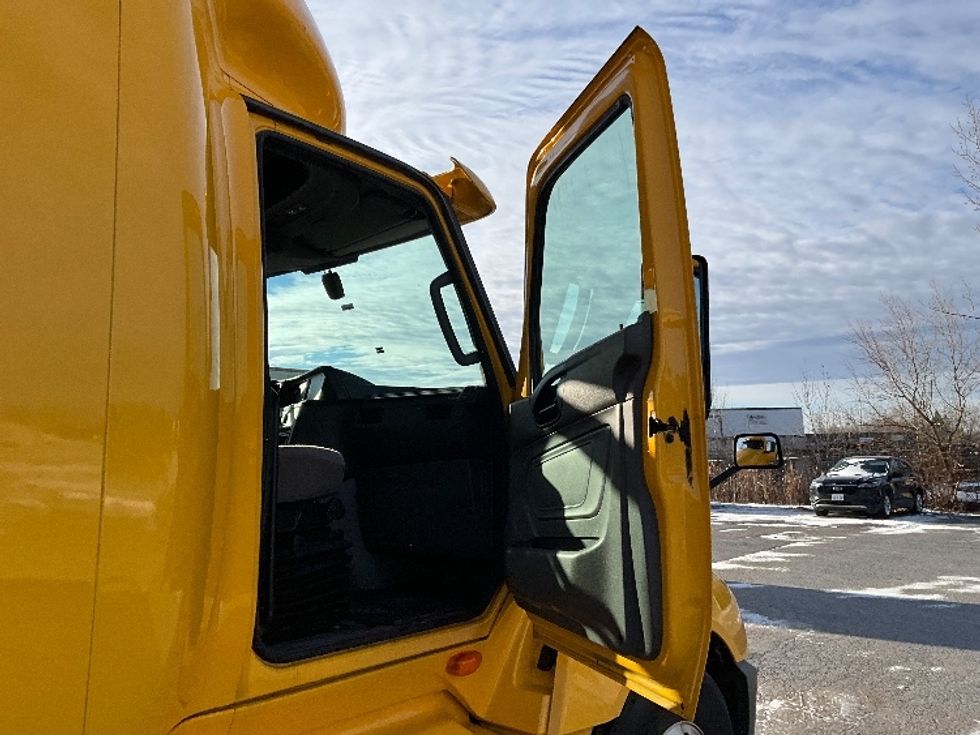 Sleeper Tractor-Heavy Duty Tractors-International-2020-LT625-Ottawa-ON-637,865\n\t\tkm-$ 60,000 - Image 13