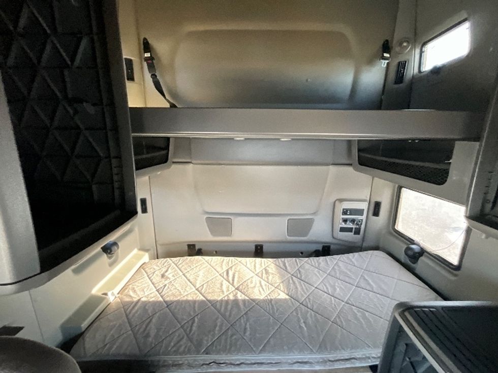 Sleeper Tractor-Heavy Duty Tractors-International-2020-LT625-Ottawa-ON-637,865\n\t\tkm-$ 60,000 - Image 16