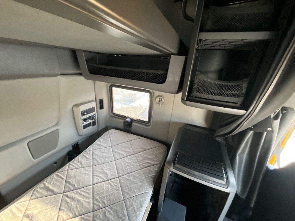 Sleeper Tractor-Heavy Duty Tractors-International-2020-LT625-Ottawa-ON-637,865\n\t\tkm-$ 60,000 - Image 18