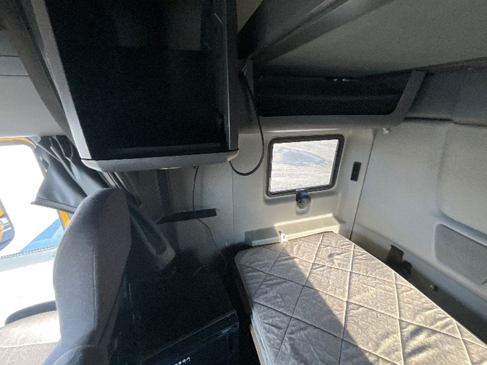 Sleeper Tractor-Heavy Duty Tractors-International-2020-LT625-Ottawa-ON-637,865\n\t\tkm-$ 60,000 - Image 19