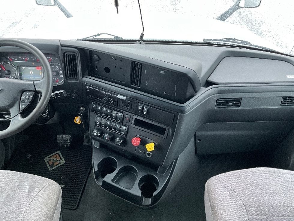 Sleeper Tractor-Heavy Duty Tractors-International-2020-LT625-Ottawa-ON-699,246\n\t\tkm-$ 62,500 - Image 12