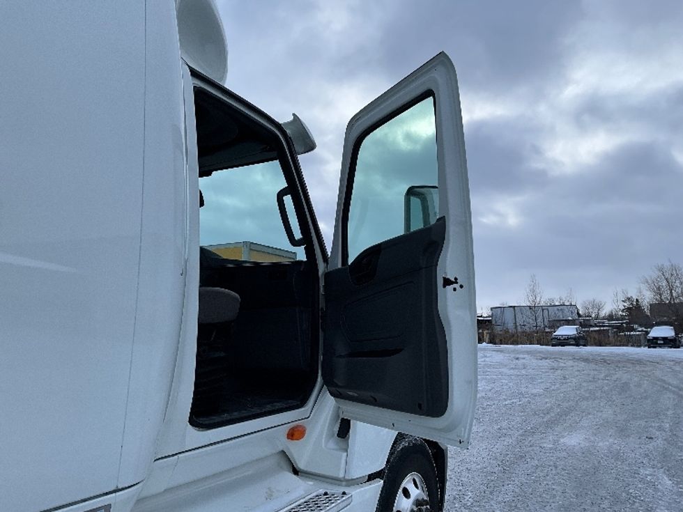 Sleeper Tractor-Heavy Duty Tractors-International-2020-LT625-Ottawa-ON-699,246\n\t\tkm-$ 62,500 - Image 13