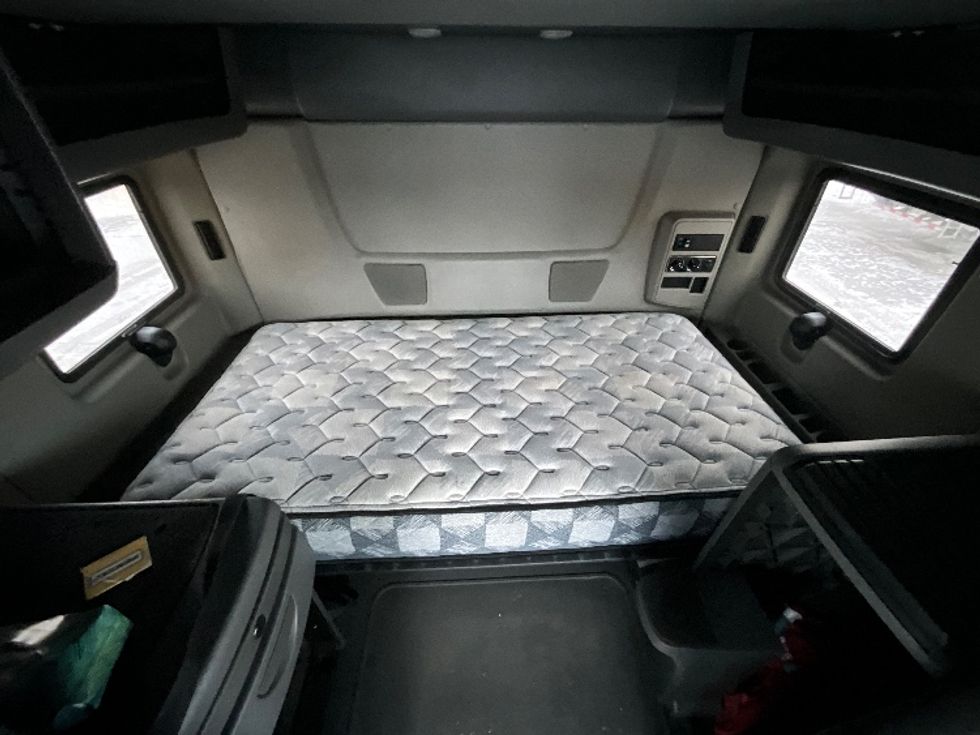 Sleeper Tractor-Heavy Duty Tractors-International-2020-LT625-Ottawa-ON-699,246\n\t\tkm-$ 62,500 - Image 16