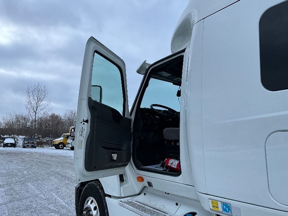 Sleeper Tractor-Heavy Duty Tractors-International-2020-LT625-Ottawa-ON-699,246\n\t\tkm-$ 62,500 - Image 9