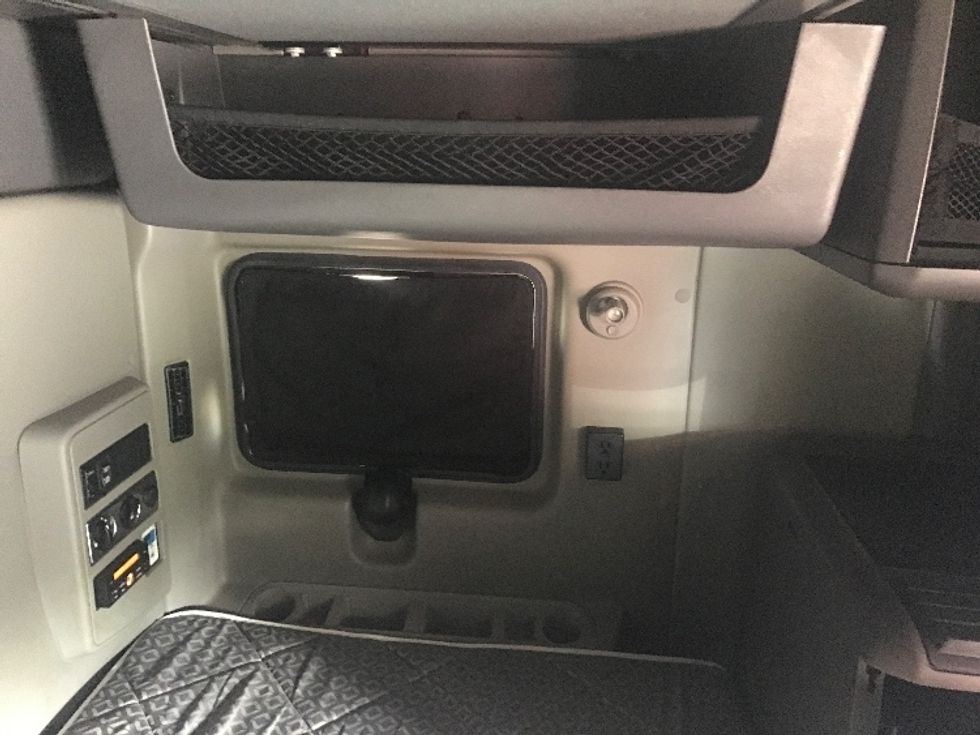 Sleeper Tractor-Heavy Duty Tractors-International-2020-LT625-Pell City-AL-468,116\n\t\tmiles-$ 48,500 - Image 18