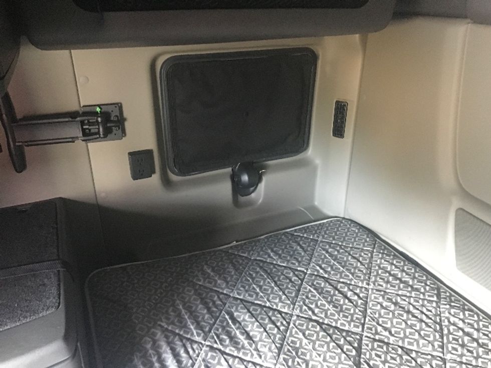 Sleeper Tractor-Heavy Duty Tractors-International-2020-LT625-Pell City-AL-468,116\n\t\tmiles-$ 48,500 - Image 19