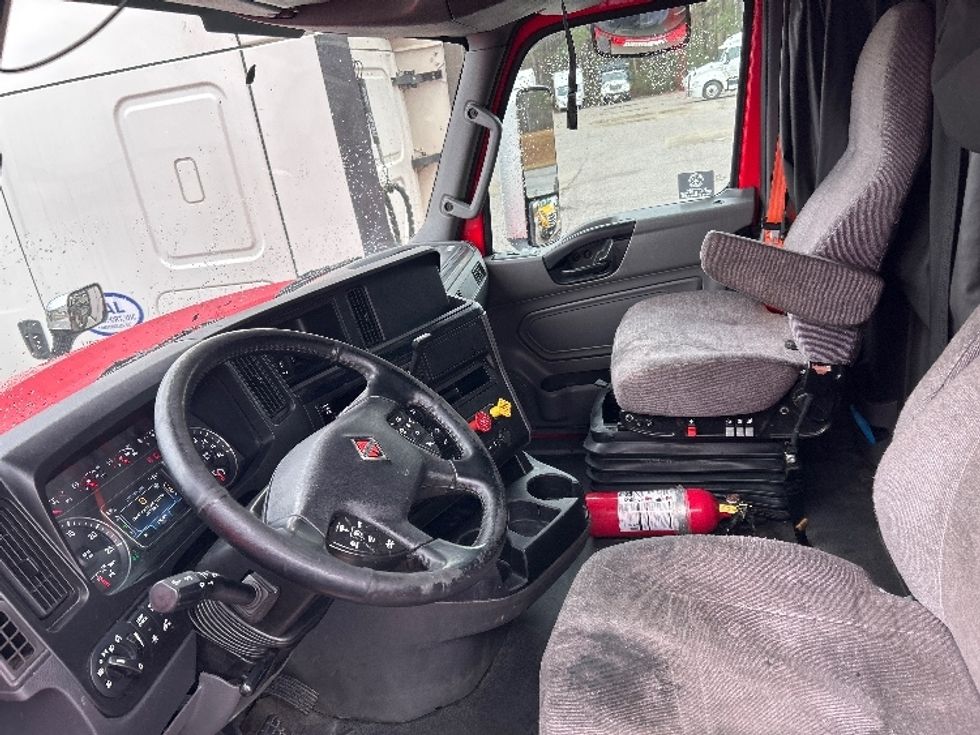 Sleeper Tractor-Heavy Duty Tractors-International-2020-LT625-Pell City-AL-570,429\n\t\tmiles-$ 35,250 - Image 10